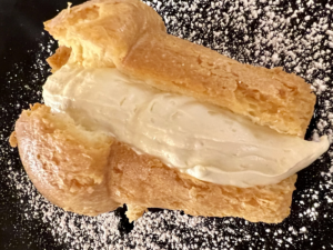 Babà con Crema Chantilly