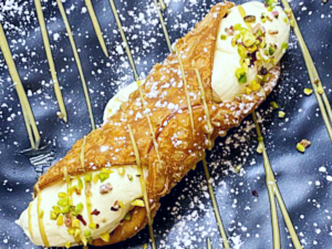 Cannolo Crema Chantilly e Granella di Pistacchio